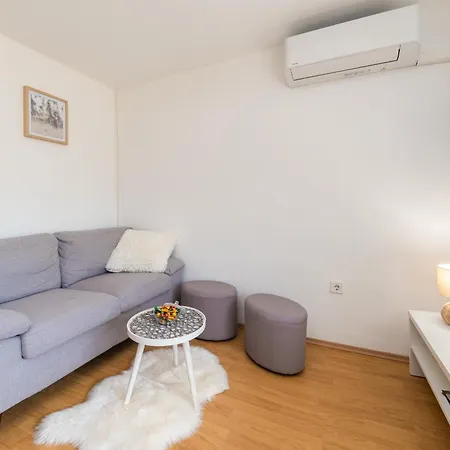 Fiore Apartman *