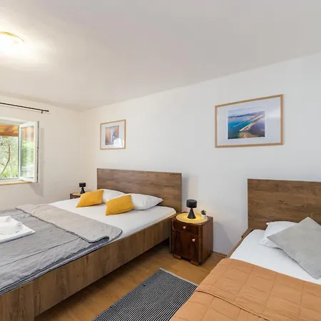 Fiore Apartman *