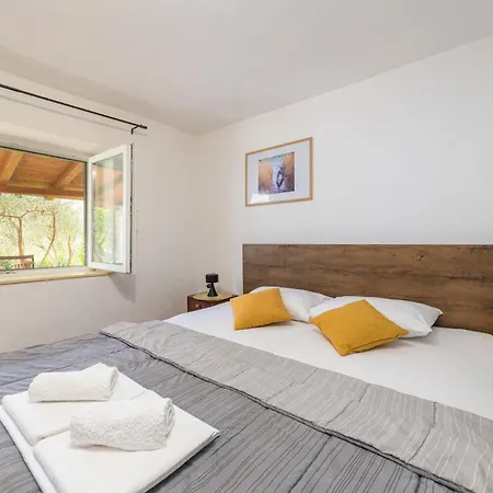 Fiore Apartman *